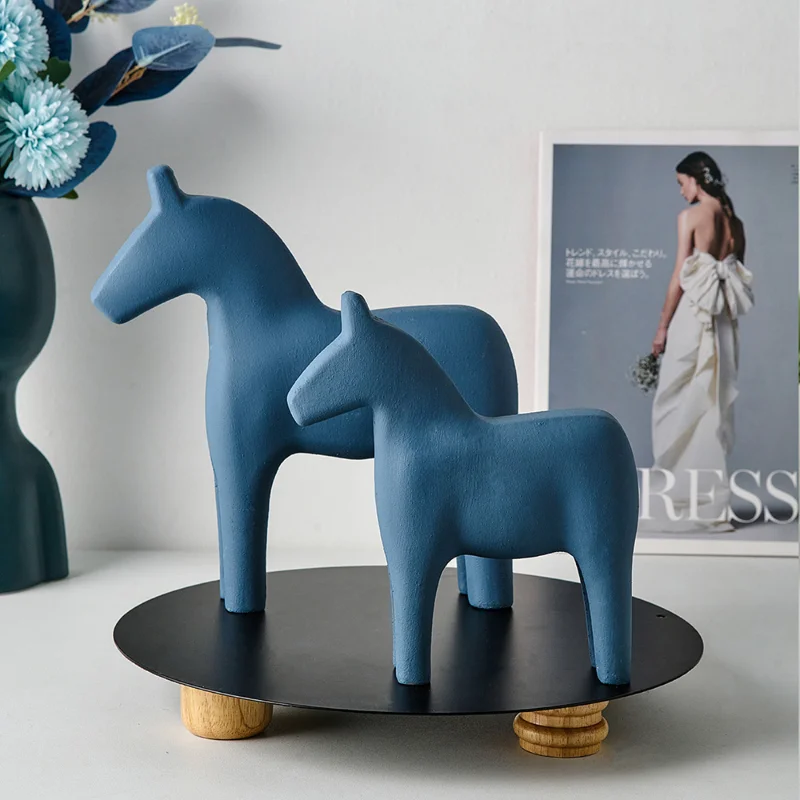Креативна статуя на Кон Дървена модел на животното Скандинавски Начало декор Украса на хола Офис Аксесоари Занаяти Празнични Подаръци