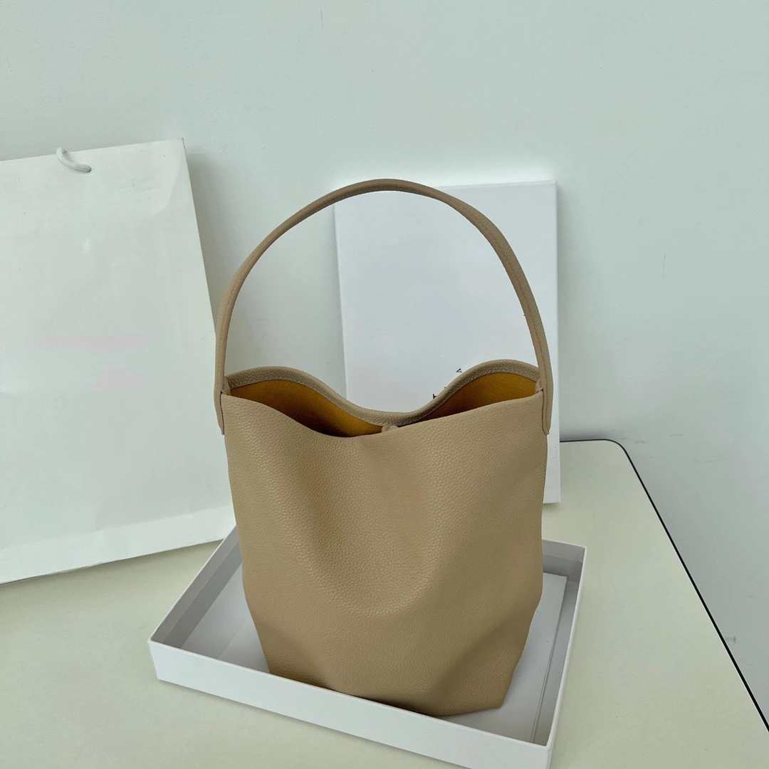 Чанта-тоут от телешка кожа, дамски новост 2023 г., чанта за пазаруване с голям капацитет на едното рамо, чанта за отдих, чанта за подмишниците, чанта за междуградски пътувания