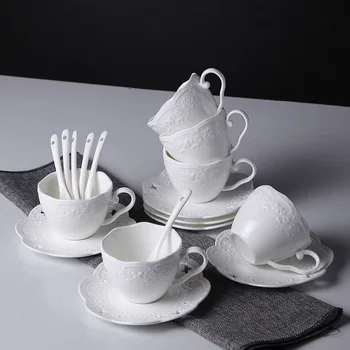 200 мл Европейската вдигна чашата за кафе с блюдцем набор от послеобеденных чаени чаши Креативна керамична чаша за закуска с мляко Дворцовата чаша с блюдцем с лъжица