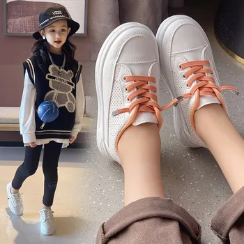 Детски спортни обувки за момичета и момчета 2023 Нова Корейска версия на ежедневните малки бели обувки за бягане за начално училище